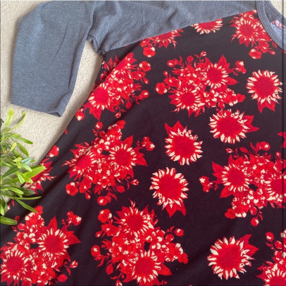 LulaRoe Red Sunflower Randy T - Picture 2 of 2